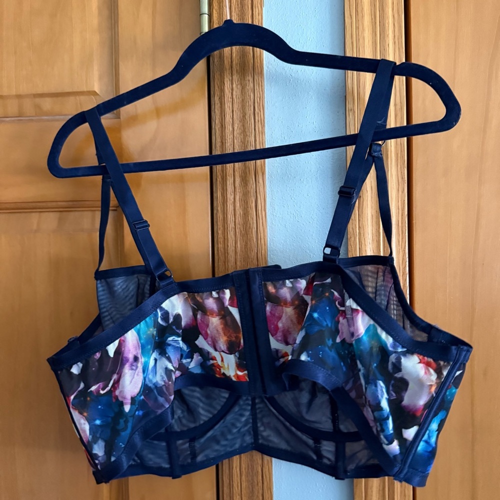 Torrid Unlined Bra - Picture 5 of 7